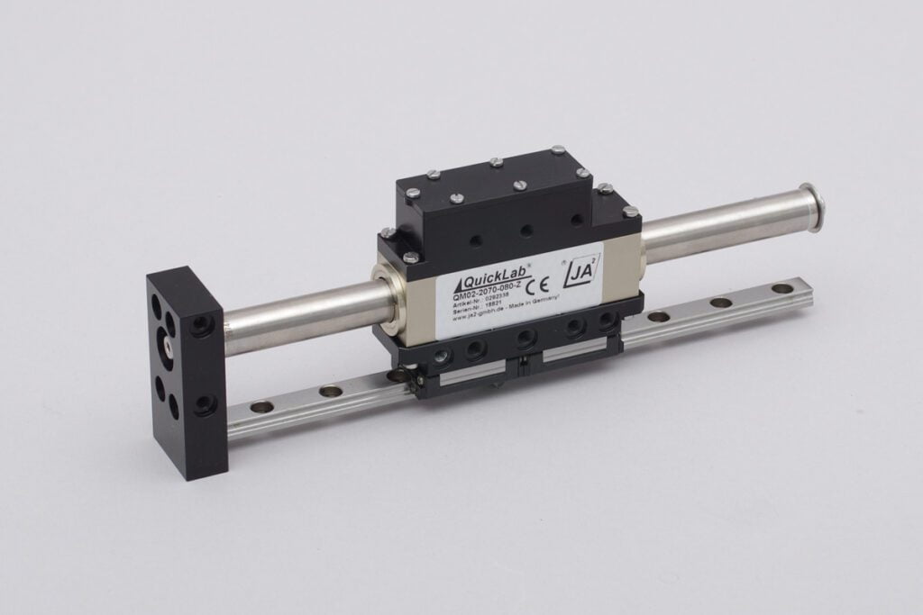 Kleine, lineaire motormodules en assen als modulair systeem